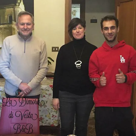 Bed and Breakfast La Dimora Di Vesta 2*